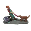 Kerstdorp<Kerstdorp vrouw met hond